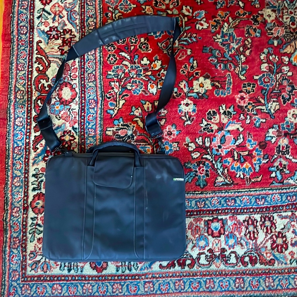 Incase black 16” laptop carry case